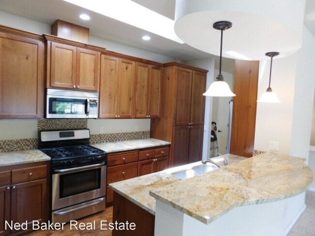 Building Photo - 2 br, 2.5 bath House - 396 Market St. NE