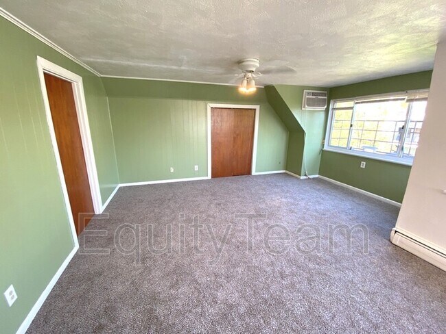Building Photo - 1020 Paradrome St