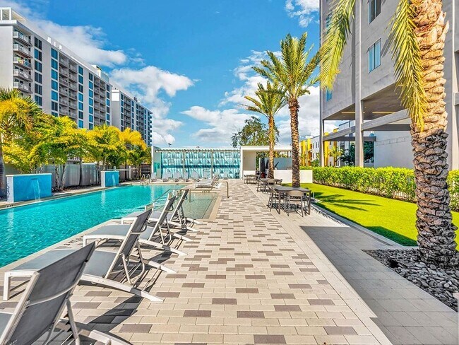 Building Photo - Elements on Third