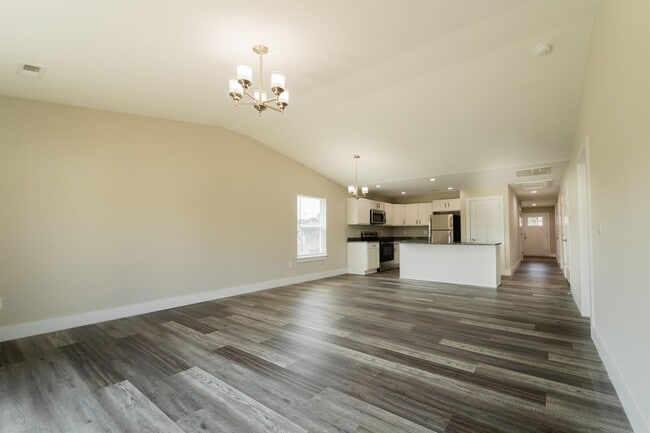 Building Photo - 904 Sparrow Ln