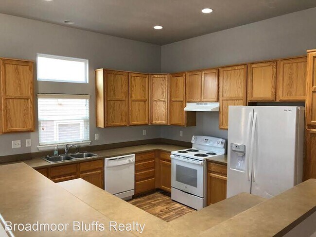 Building Photo - 5 br, 3.5 bath House - 6045 Santo Domingo Rd.