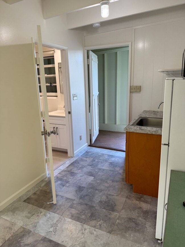 Building Photo - Available Private Detached Studio for Rent with 1 Assigned Carport Parking in Wahiawa