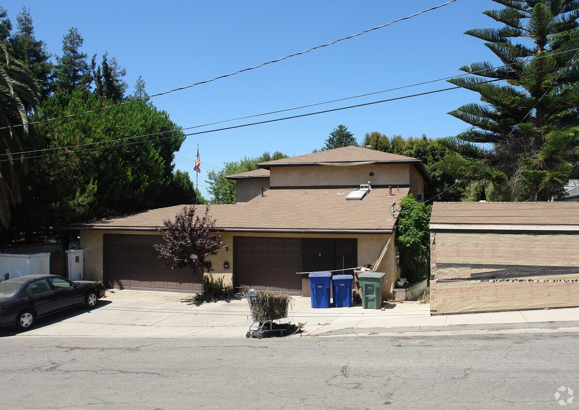 Building Photo - 6081 Moon Dr