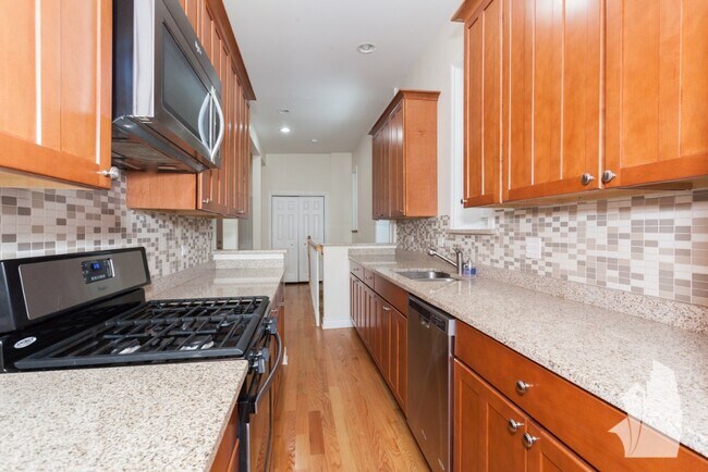 Building Photo - 2702 W Thomas St