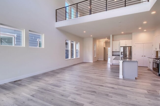 Foto del edificio - Luxury Paired Home in Golden!  3 bedrooms, 2.5 baths, 2-car garage!