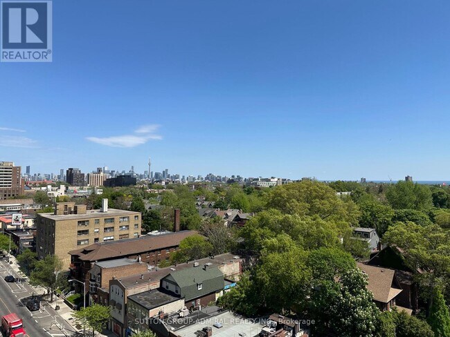 Photo du bâtiment - 1660 Bloor St W