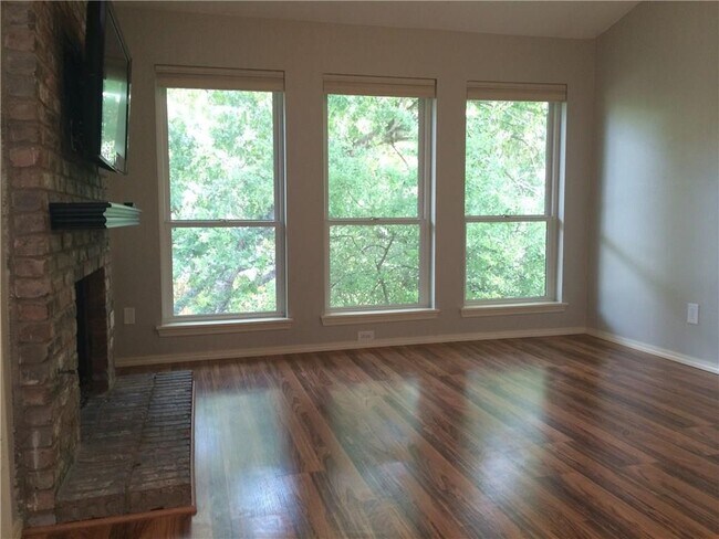 Foto del edificio - 3839 Dry Creek Dr
