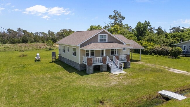 Building Photo - 3 Bed 2 Bath Marshallberg Home Available now