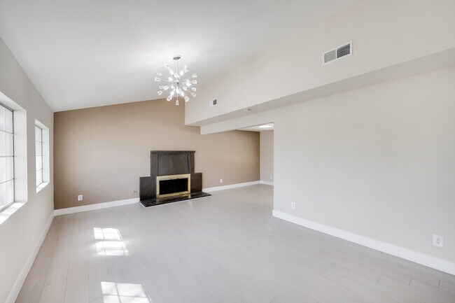 Building Photo - 13889 Nurmi St
