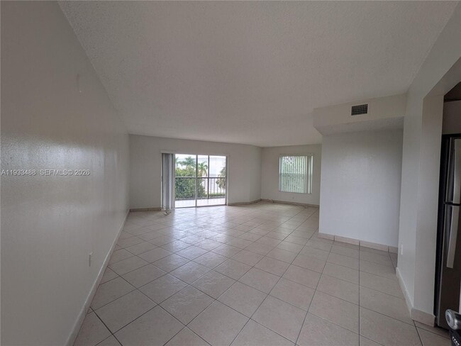 Foto del edificio - 9405 W Flagler St