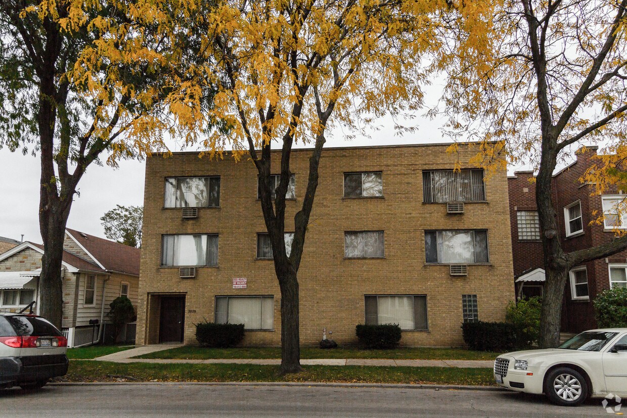 Building Photo - 2825 Ridgeland Ave