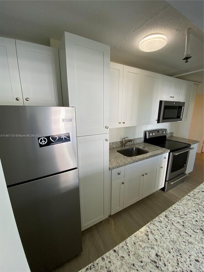 Building Photo - 1255 Collins Ave