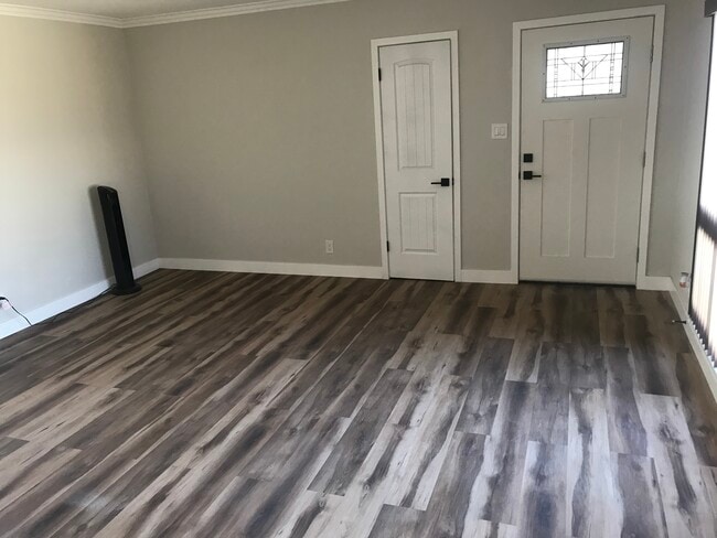 Foto del edificio - 1742 W 83rd St