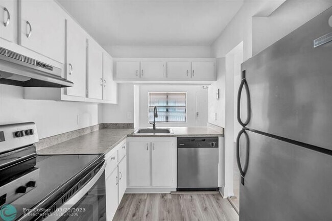 Foto del edificio - 10055 Winding Lake Rd