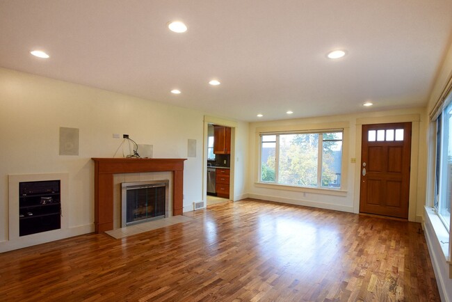 Foto del edificio - Amazing Home Available in Queen Anne. LEAS...