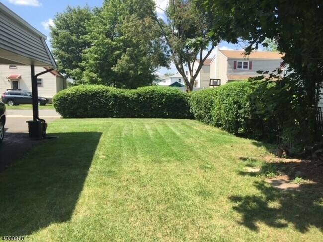 Foto del edificio - 47 Pleasant Ave