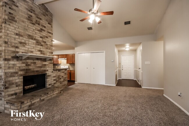 Foto del edificio - 2702 Forestbrook Dr