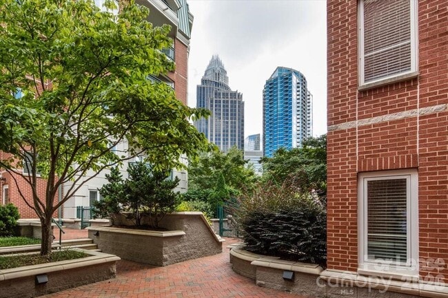 Building Photo - 401 N Church St