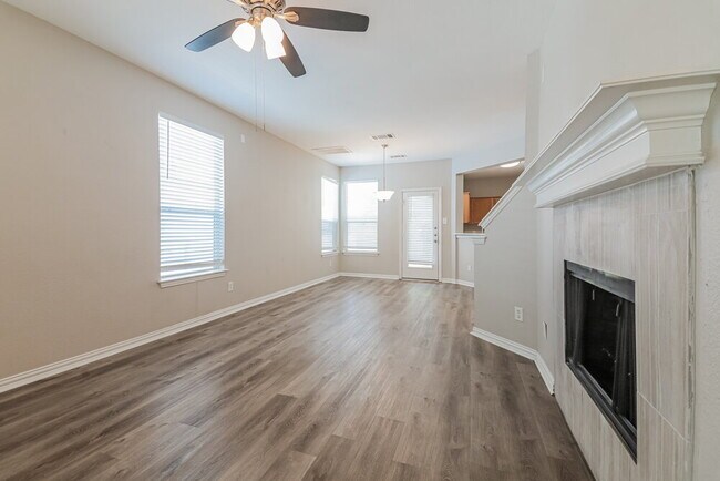 Foto del edificio - 10200 Cedar Lake Dr