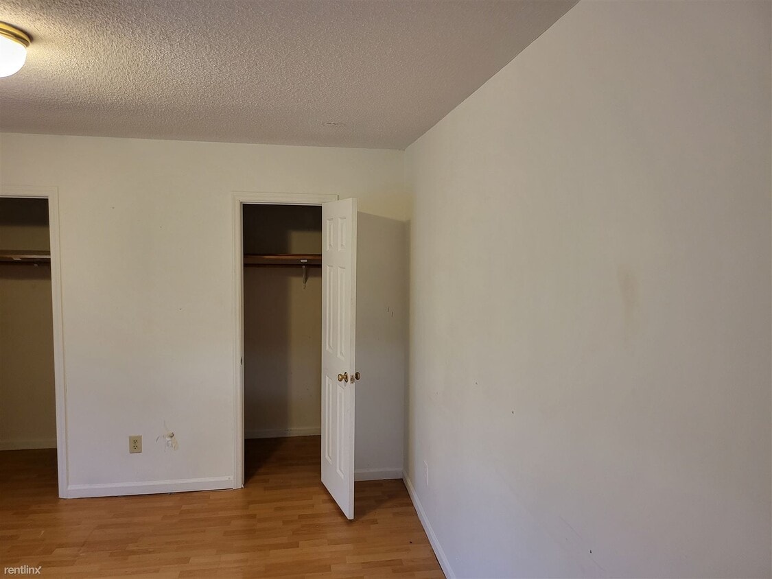 Primary Photo - Room for Rent, 1.5 bath House - 5509 Conti...