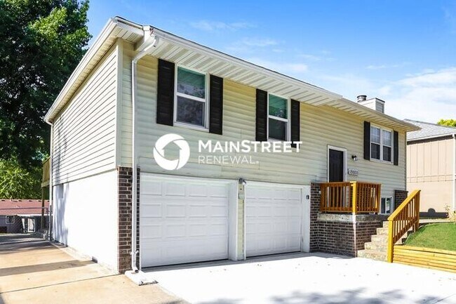 Foto del edificio - 3 Bedroom Pet-Friendly Home in Independence, MO with Main Street Renewal