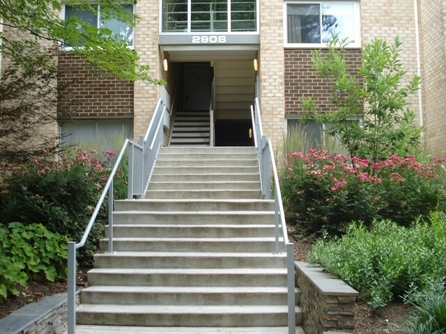 Foto del edificio - 2908 Kings Chapel Rd