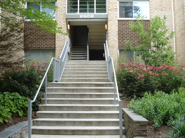 Building Photo - 2908 Kings Chapel Rd