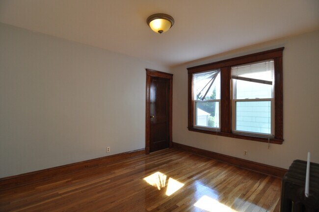 Building Photo - 202 Calumet St