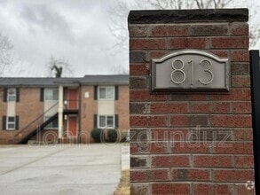 Building Photo - 813 S Blount St