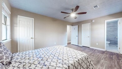 Building Photo - 383 Wesley Park Dr