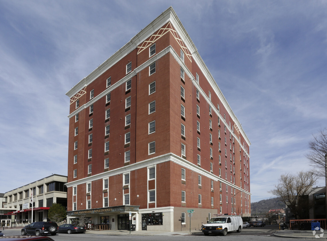 Primary Photo - Vanderbilt Apartments