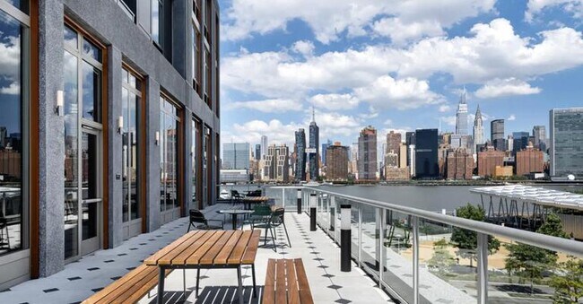 Foto del edificio - 5241 Center Blvd