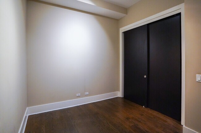 Foto del edificio - 1735 W Erie St