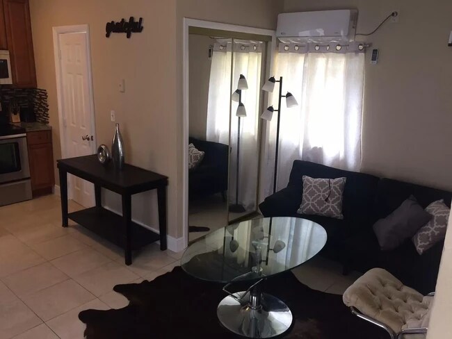 Foto del edificio - 726 Columbus Pkwy