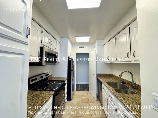 Building Photo - 540 Kelton Ave