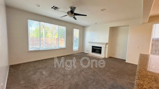 Foto del edificio - 7 Southern Hills Dr