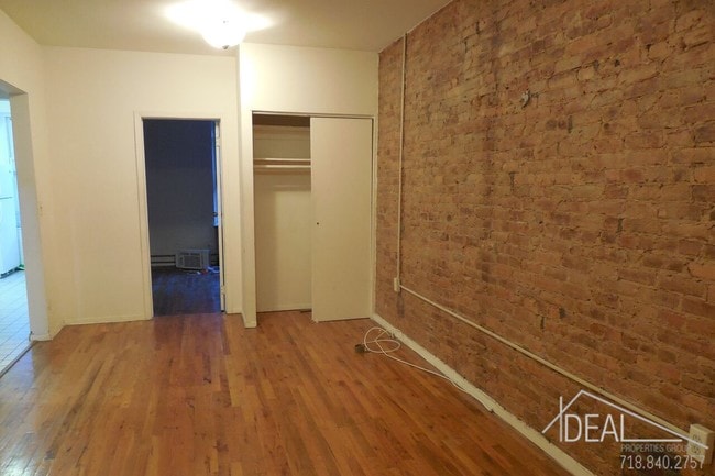 Building Photo - 682 Degraw St
