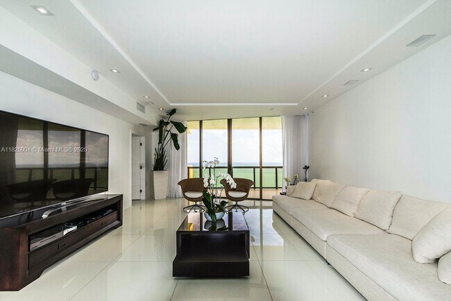 Building Photo - 16275 Collins Ave