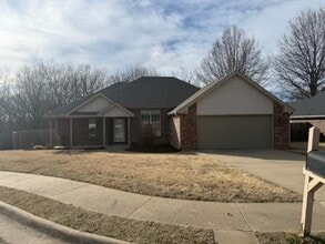 Building Photo - 5102 Roxbury Way