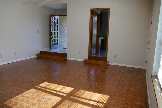 Foto del edificio - 3300 Santa Monica Dr