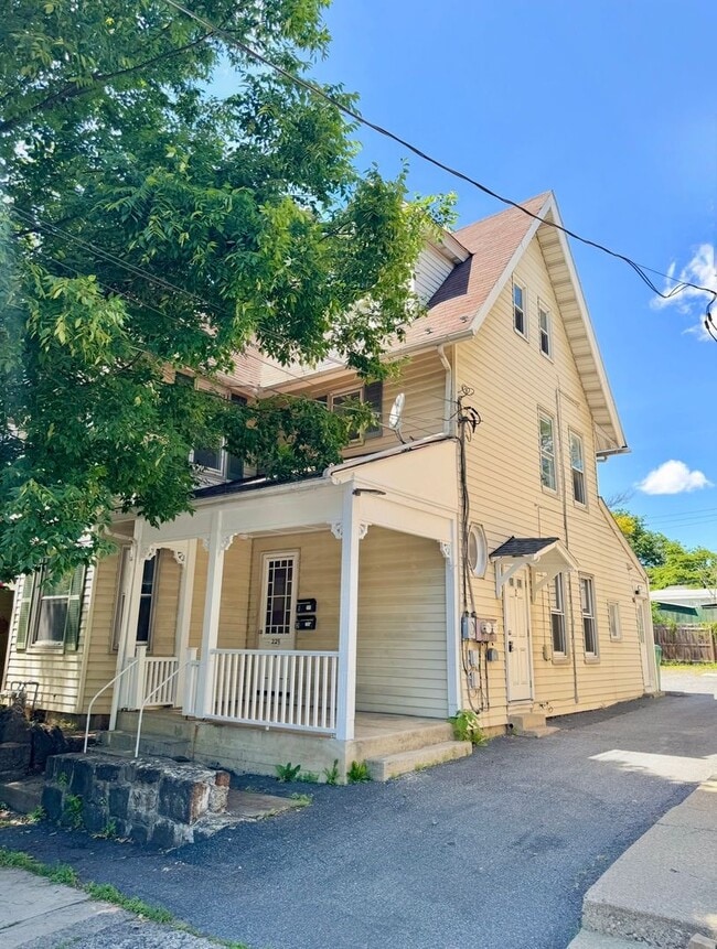 Building Photo - 229 E Union Blvd