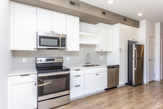 1BR, 1BA - 610 SF - District Lofts