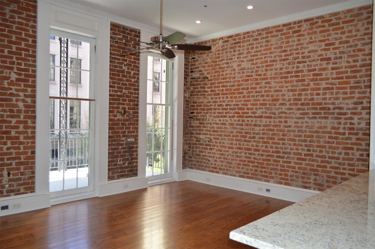 Primary Photo - 330 Camp St