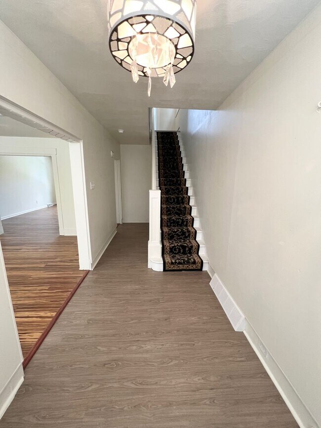 Building Photo - Newly Renovated 4 Bedroom, 1 Bathroom in P...