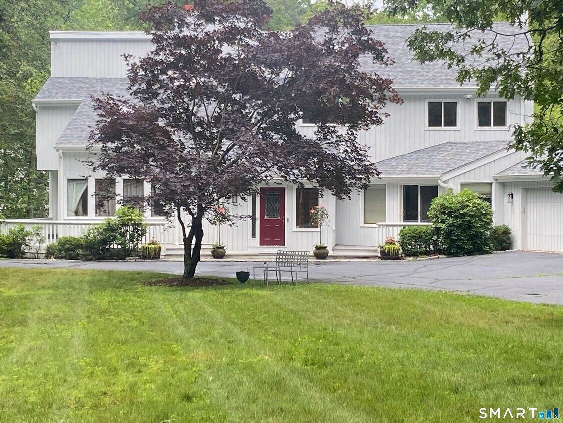 Building Photo - 40 Greenfield Dr