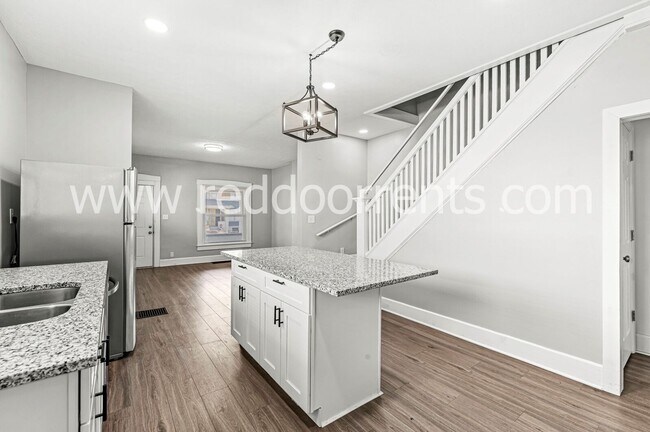 Foto del edificio - Spacious & Modern Home in Indianapolis!