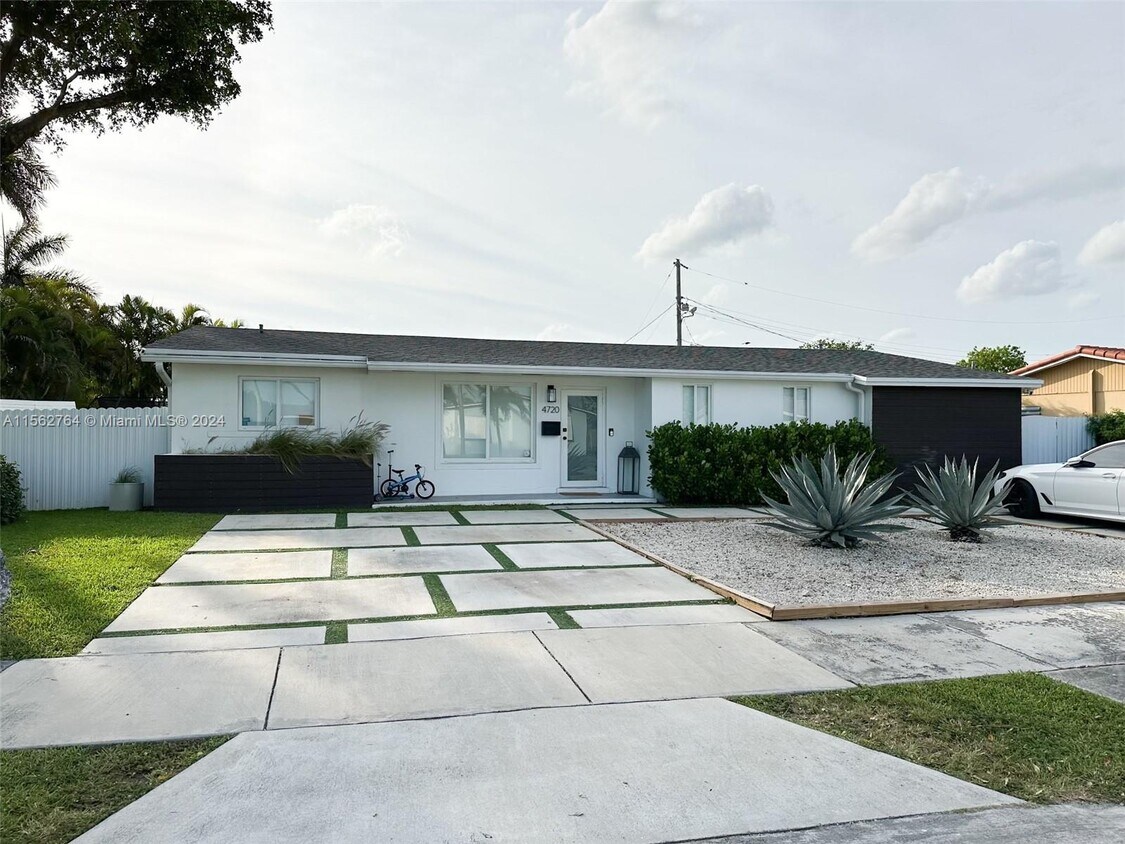 Primary Photo - 4720 SW 89th Pl