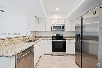 Building Photo - 7403 NW 76th Ct
