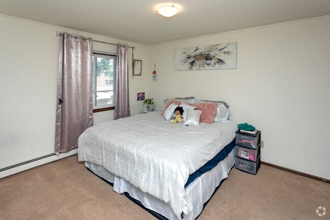 2BR, 1BA - 794SF - White Oaks Apartments