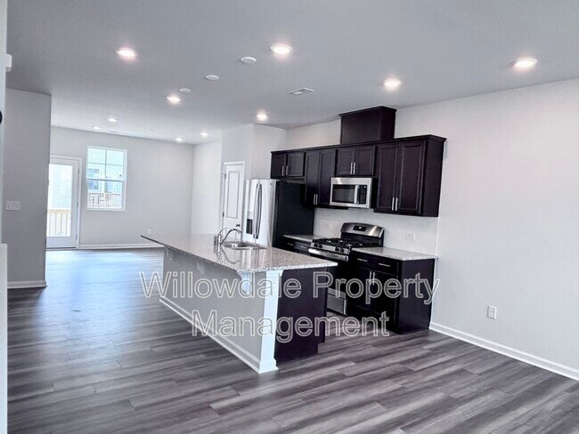 Foto del edificio - 4010 Silver Oak Ln